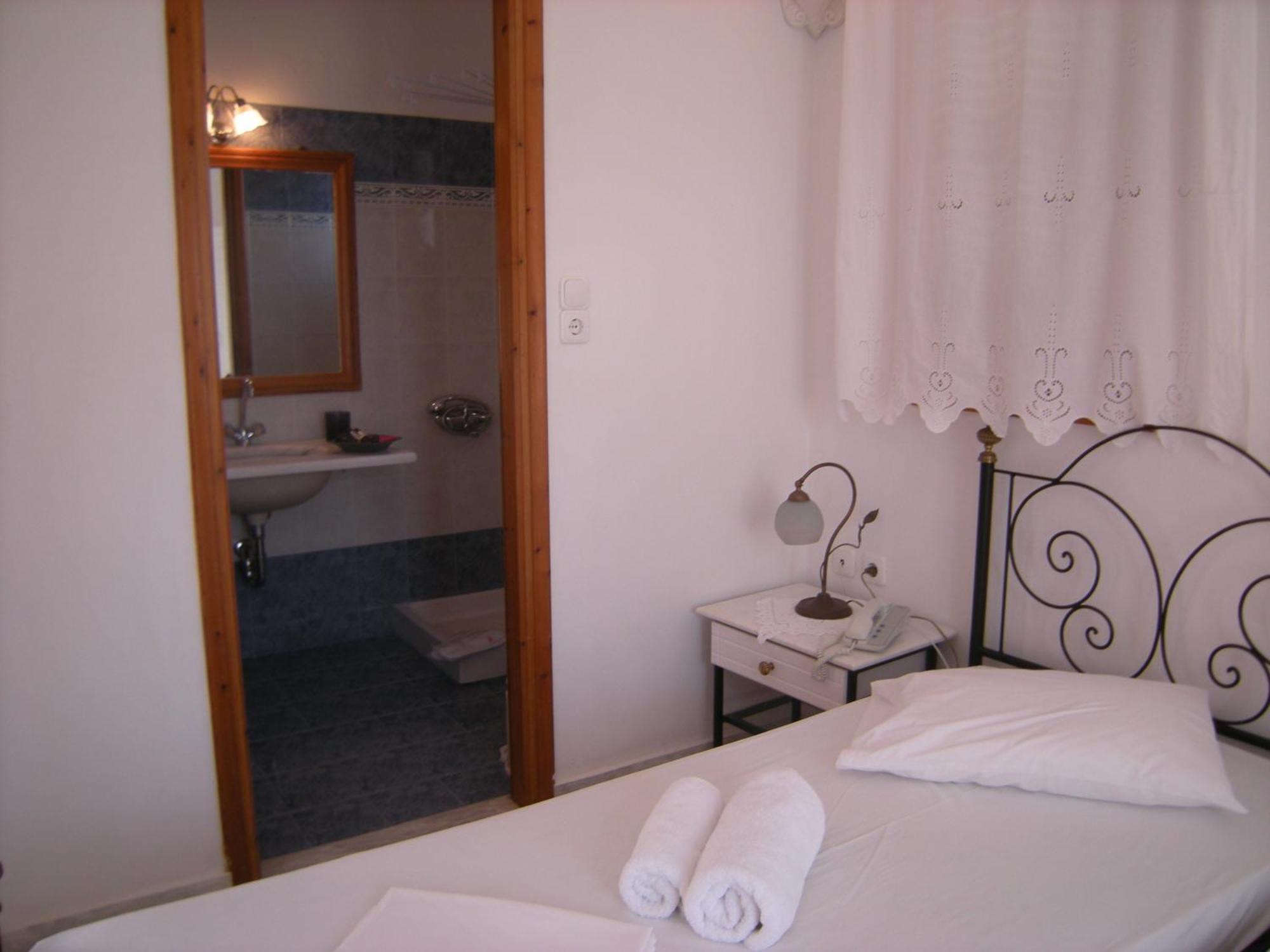 Roussos Beach Hotel Naousa  Bagian luar foto