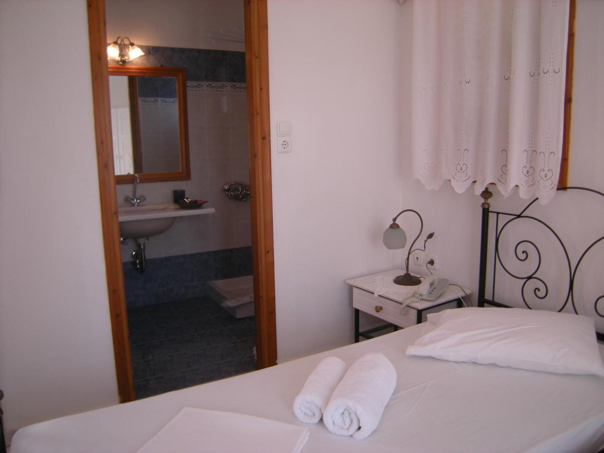 Roussos Beach Hotel Naousa  Bagian luar foto